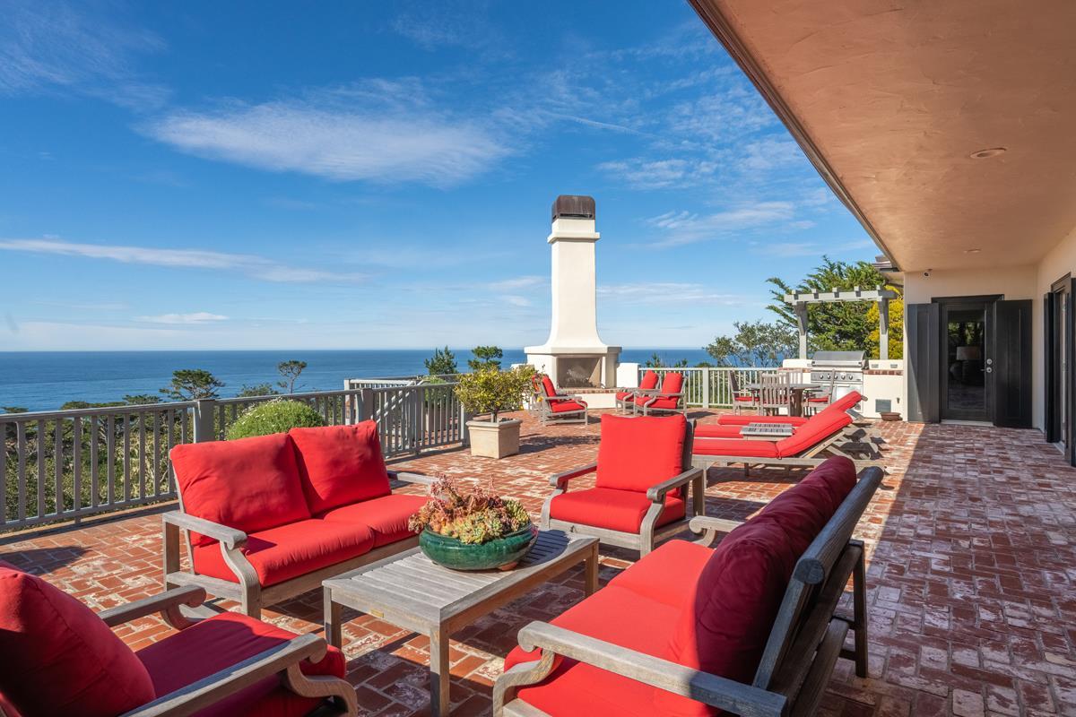 Commanding Views. Uncompromising Luxury.