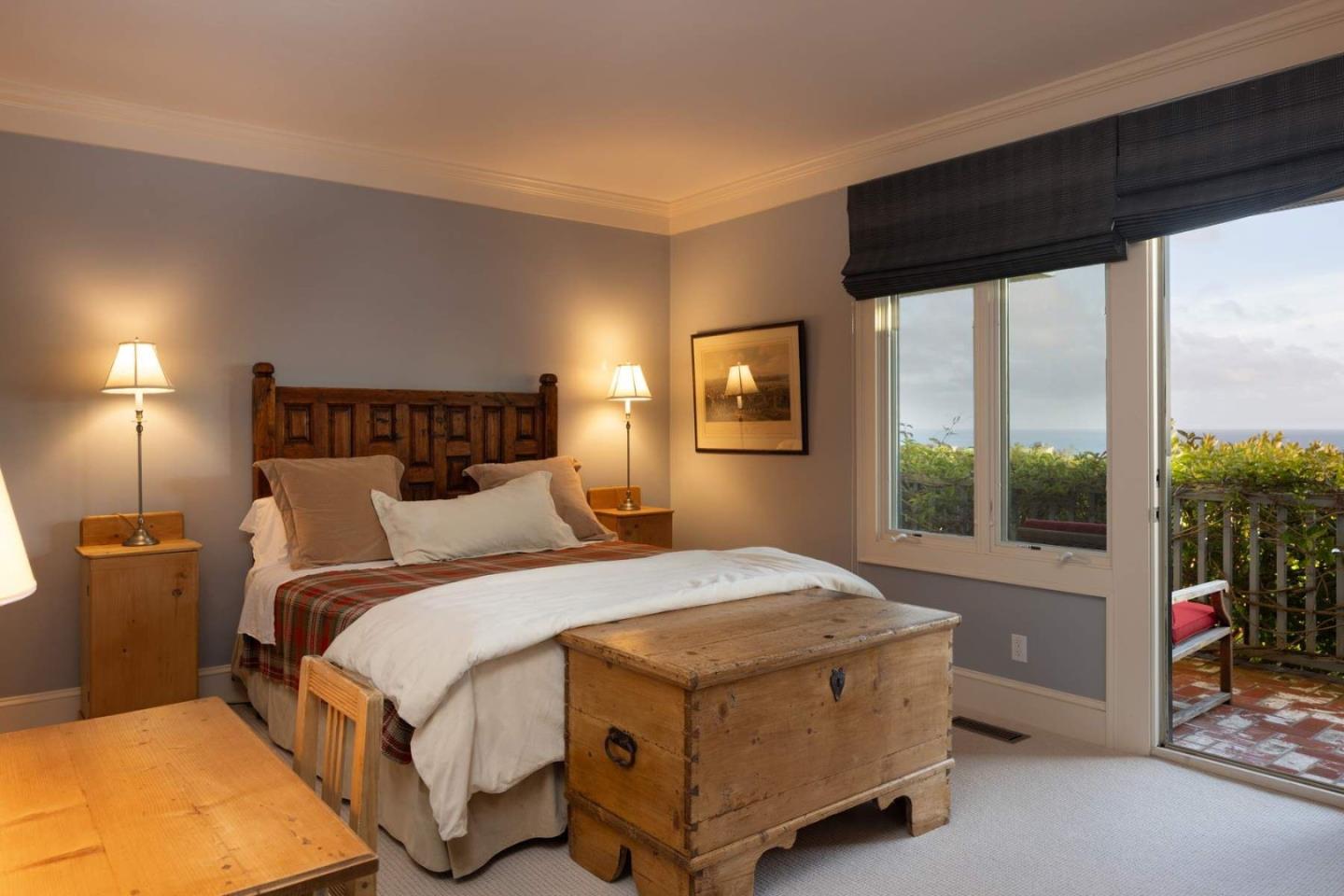 Commanding Views. Uncompromising Luxury.