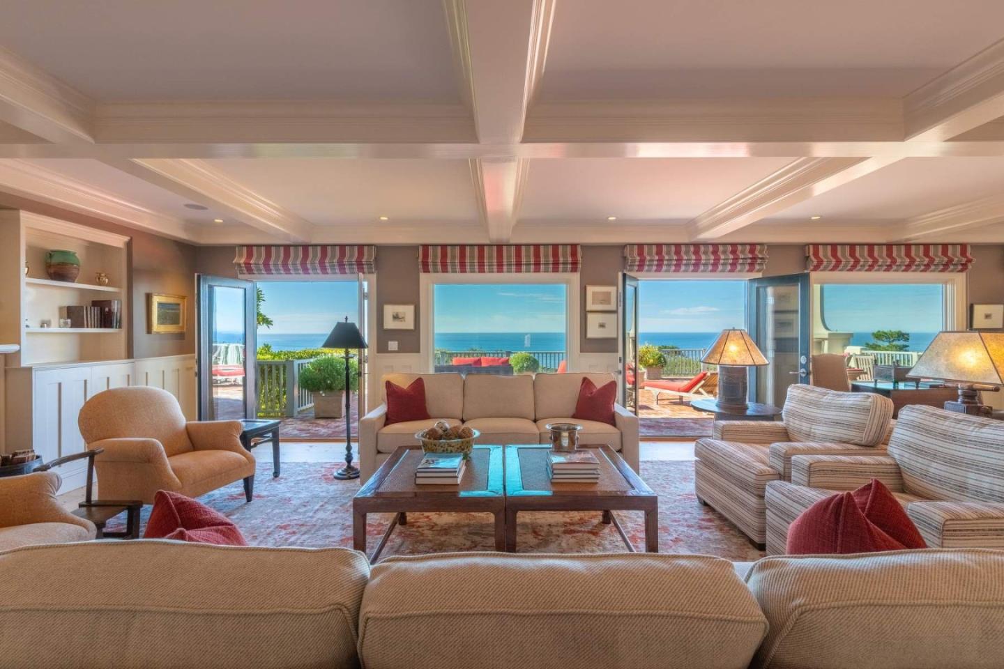 Commanding Views. Uncompromising Luxury.