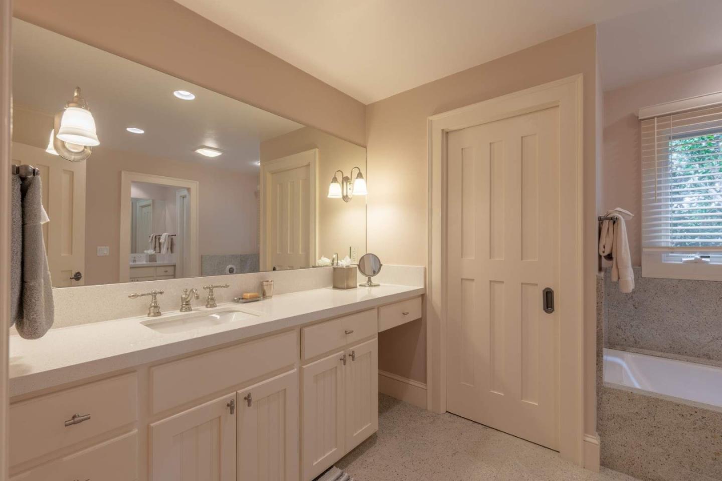Commanding Views. Uncompromising Luxury.