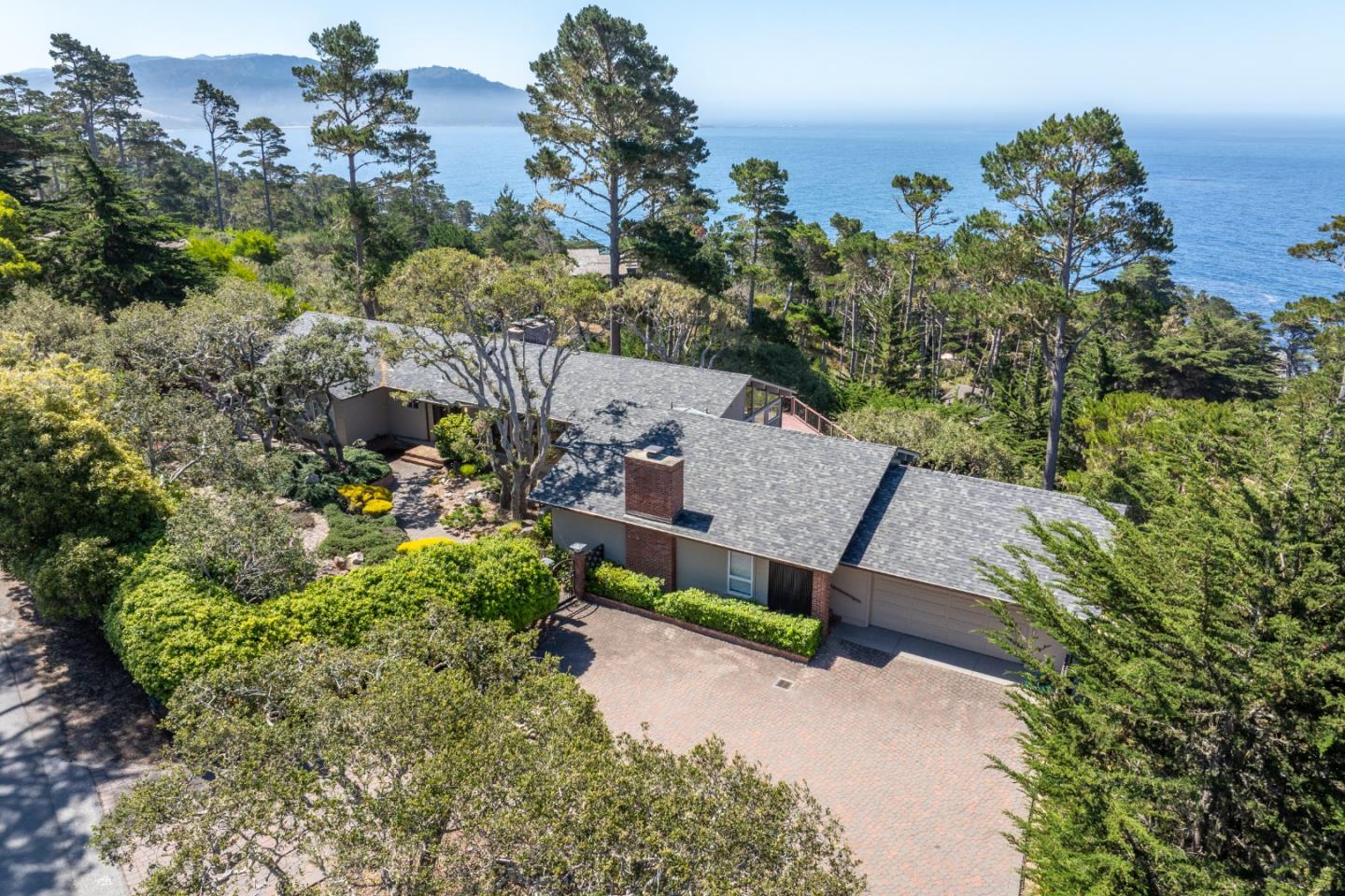 Panoramic Views. Timeless Luxury. 