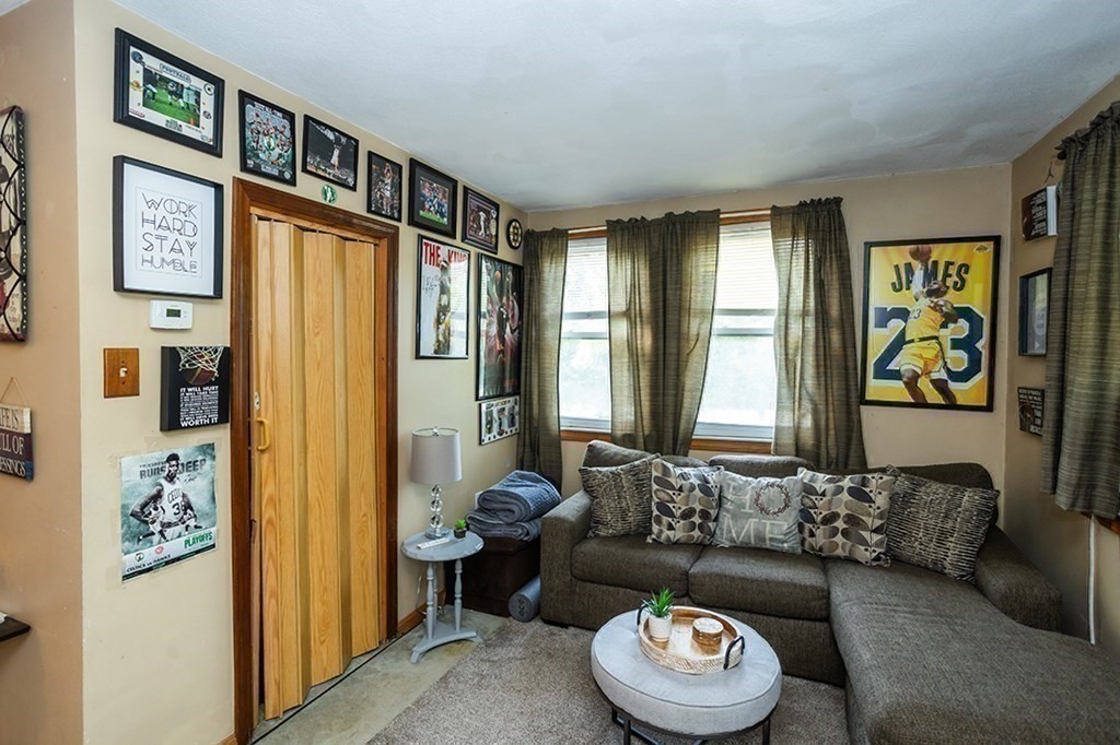 751 Fellsway W