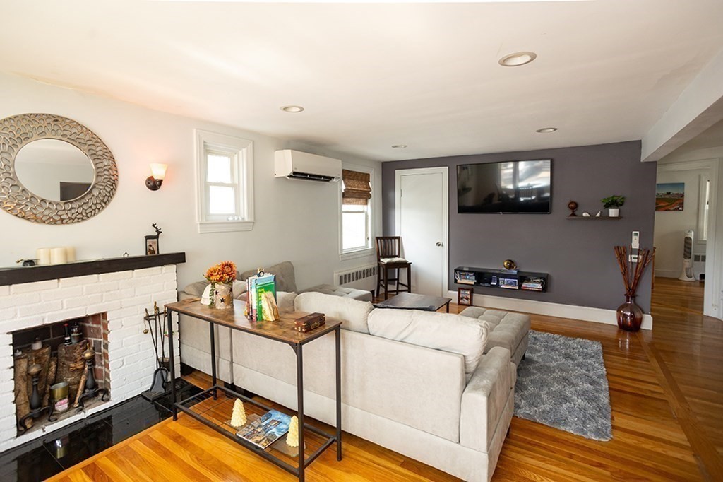 10 Fenley St