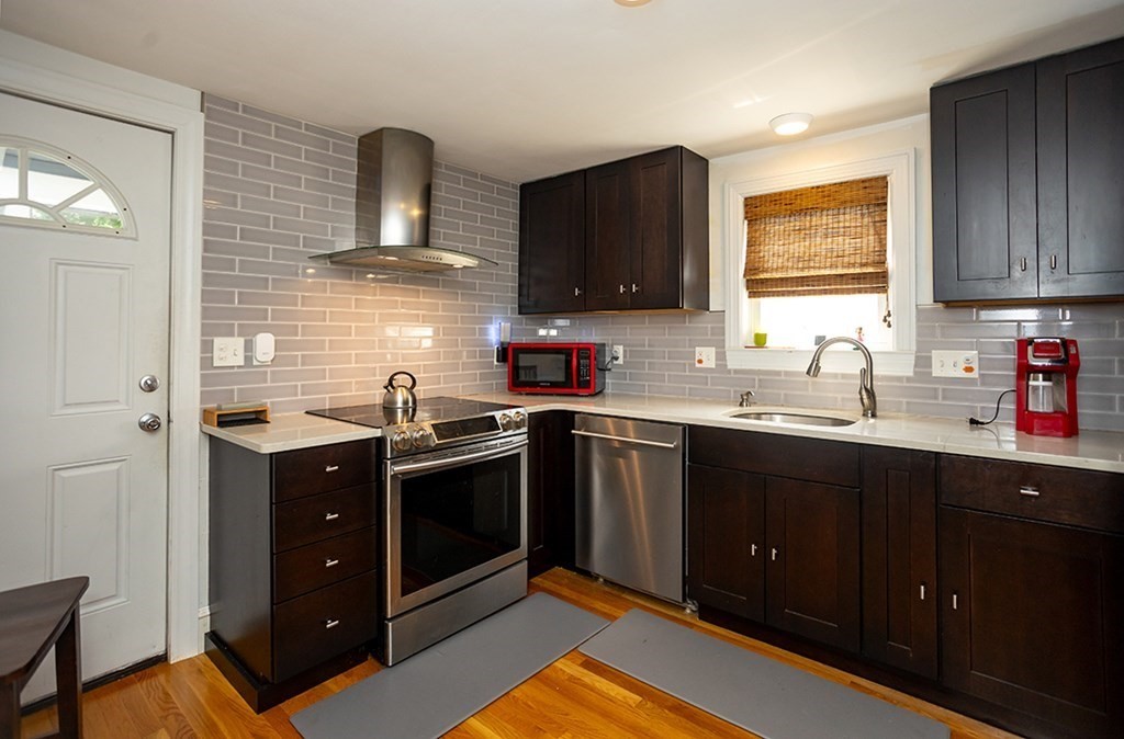 10 Fenley St