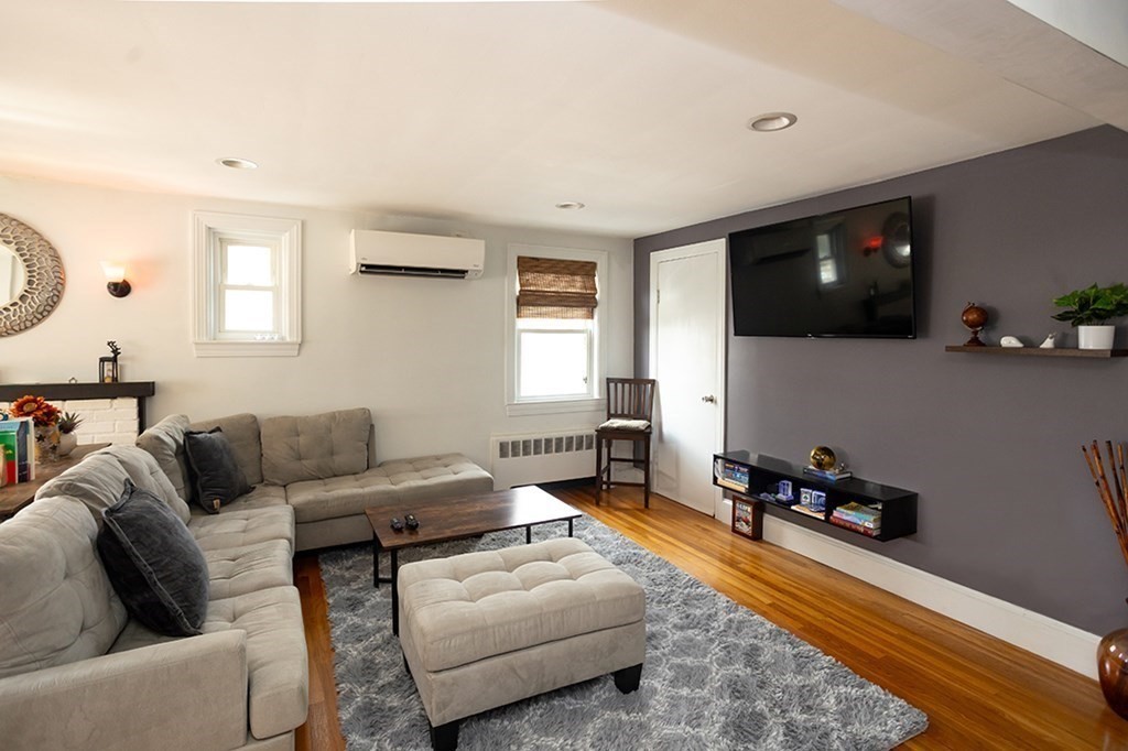 10 Fenley St