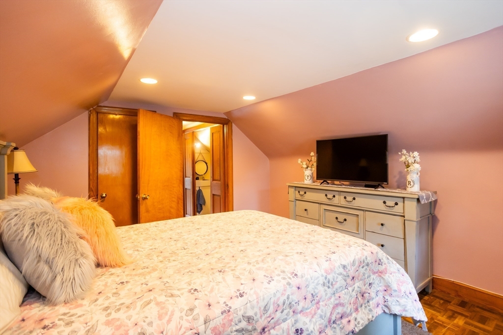 22 Lake Shore Rd