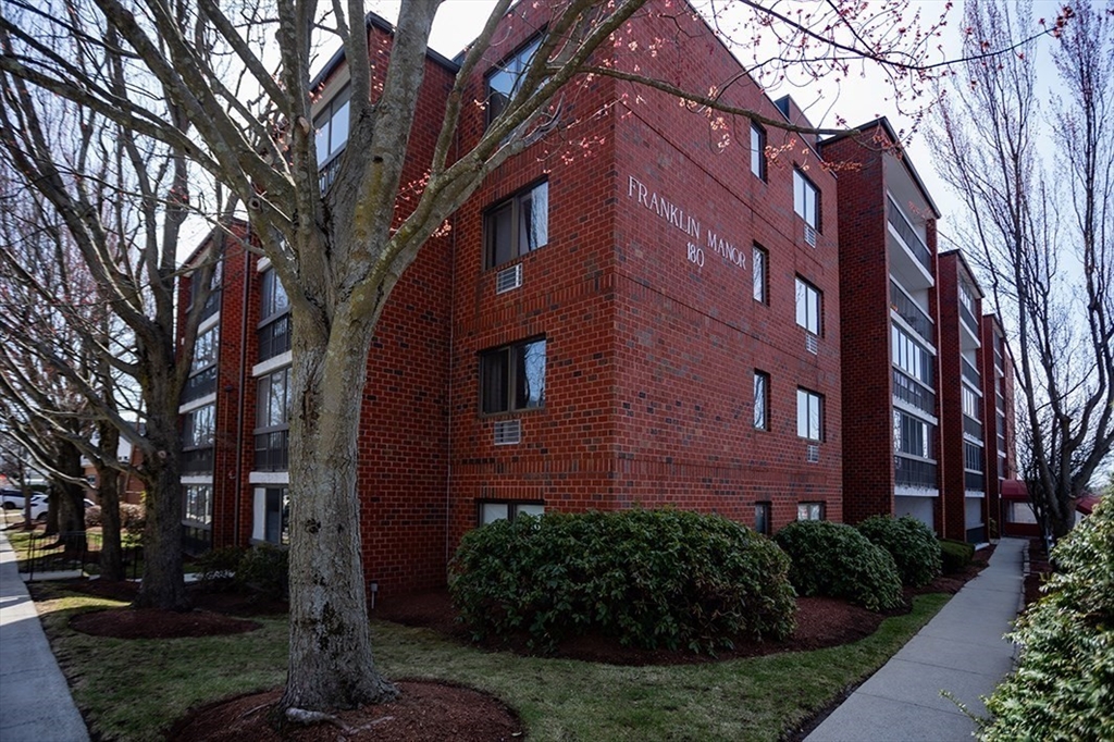 180 Green St # 511