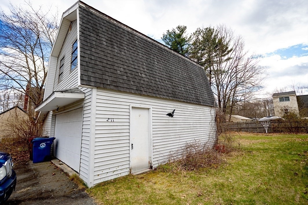 211 Lakeview Ave