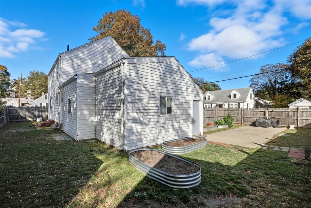 18 Clairmont St