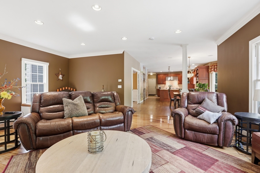 20 Tarbox Ln