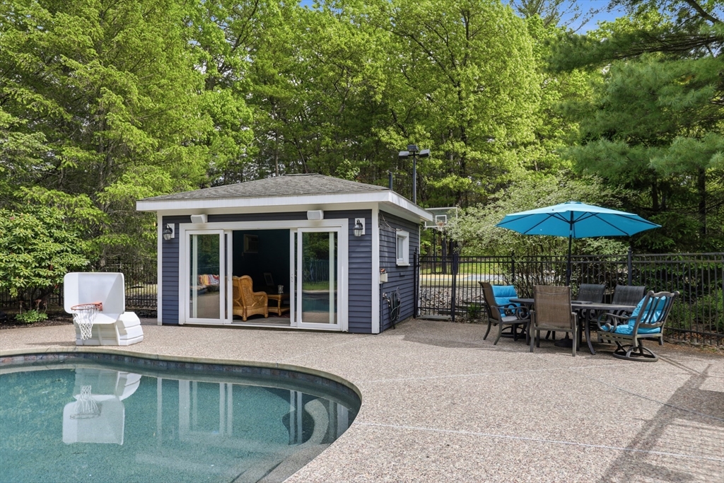 20 Tarbox Ln