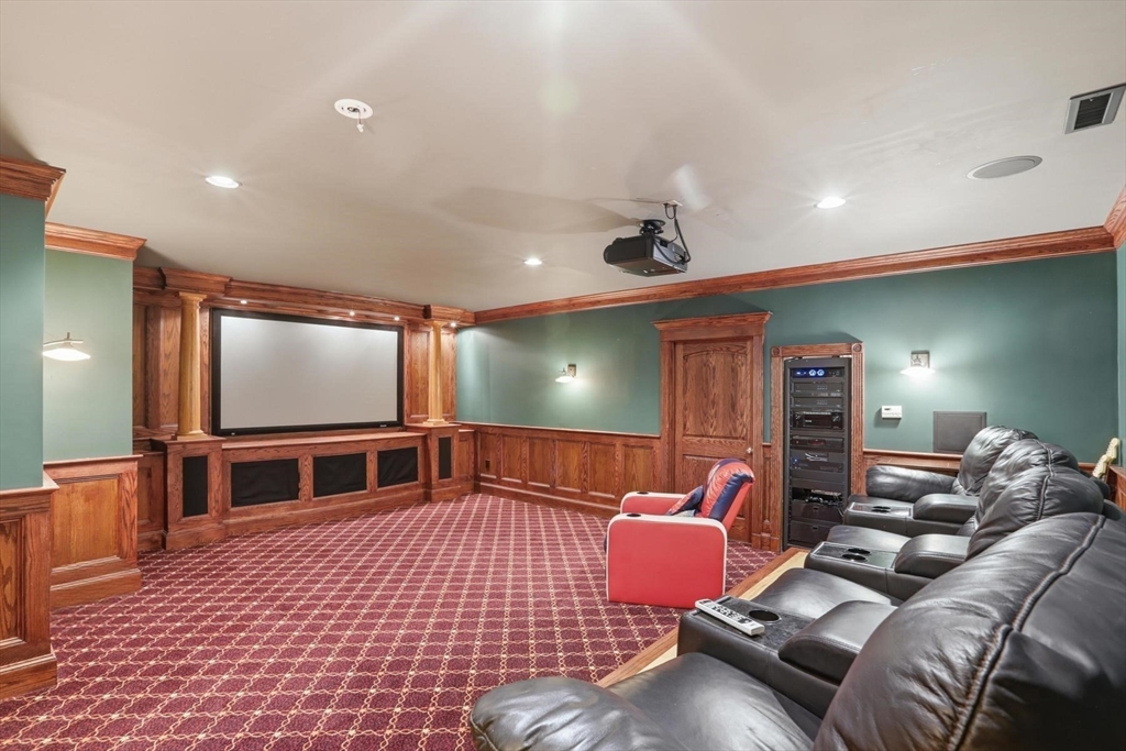 20 Tarbox Ln