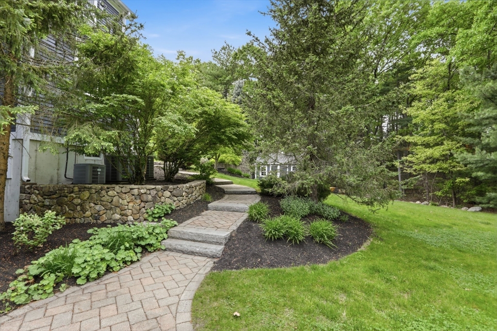 20 Tarbox Ln