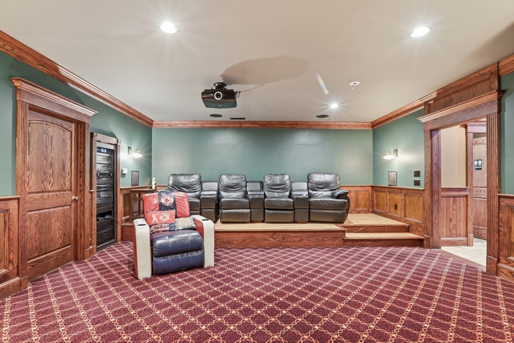 20 Tarbox Ln