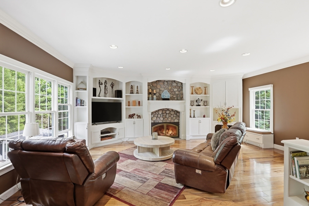 20 Tarbox Ln