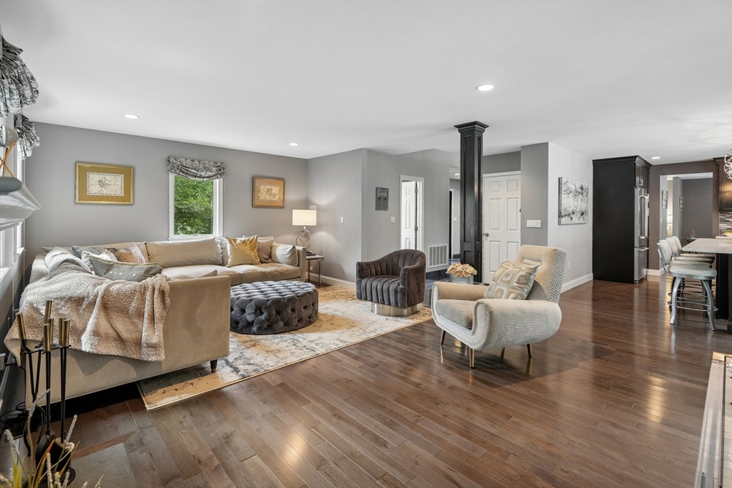 4 Waldingfield Ln