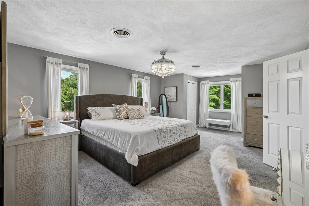 4 Waldingfield Ln