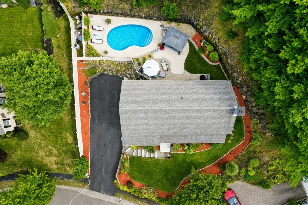 4 Waldingfield Ln
