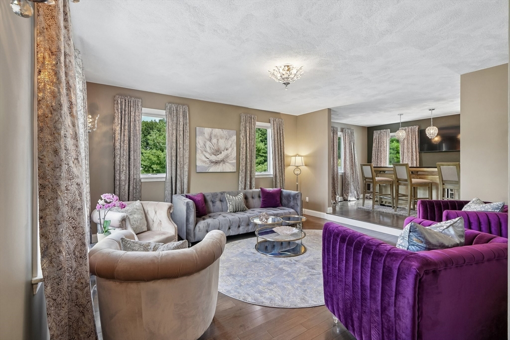 4 Waldingfield Ln