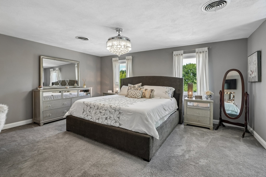 4 Waldingfield Ln