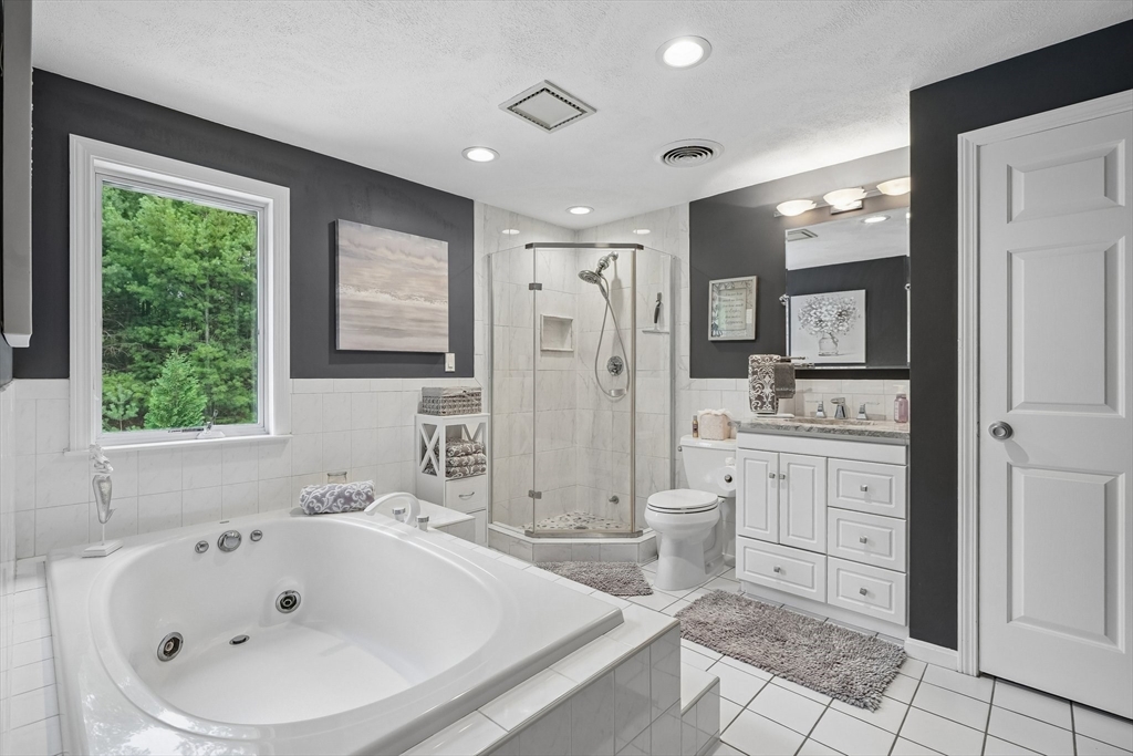 4 Waldingfield Ln