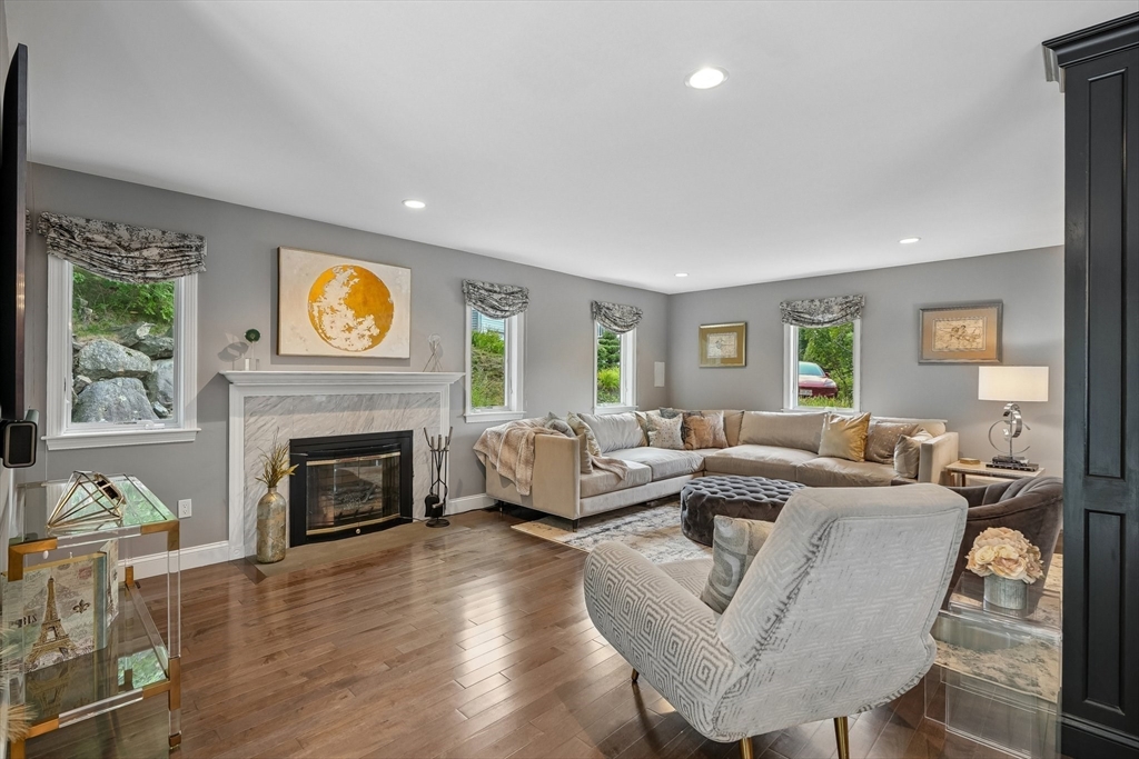 4 Waldingfield Ln