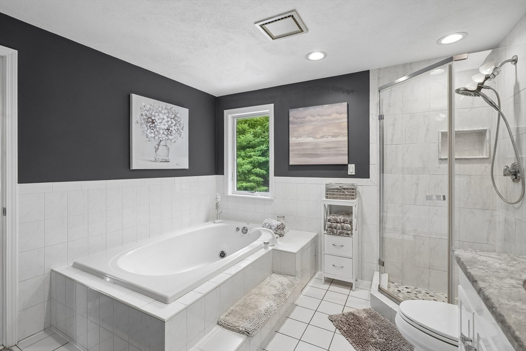 4 Waldingfield Ln