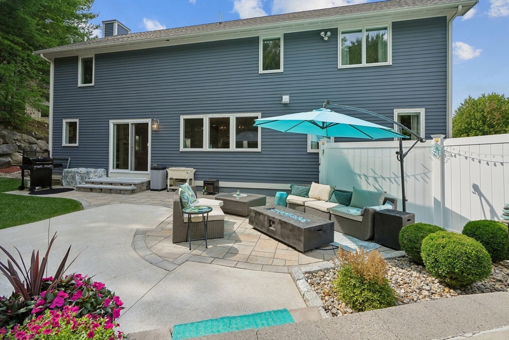 4 Waldingfield Ln