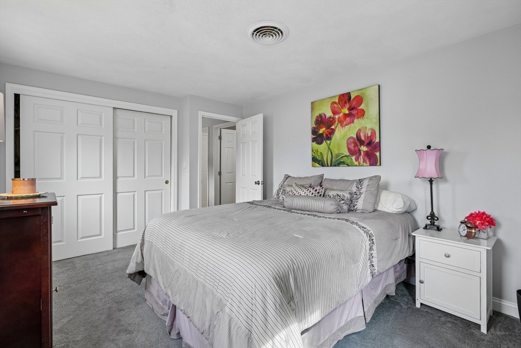 4 Waldingfield Ln