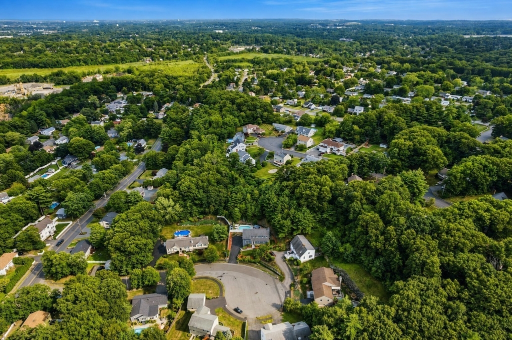 4 Waldingfield Ln