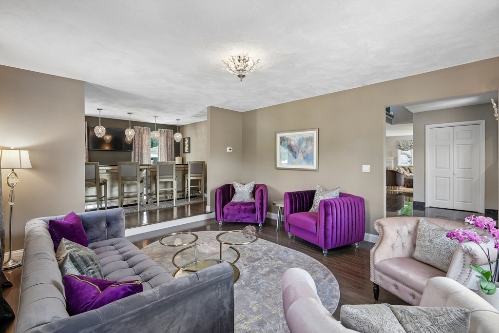 4 Waldingfield Ln