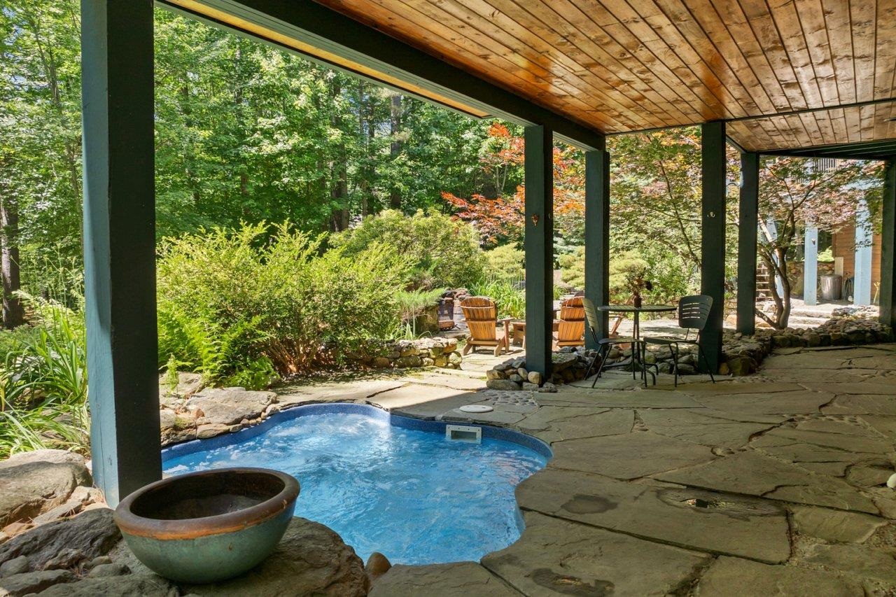 9 Lakewood Drive