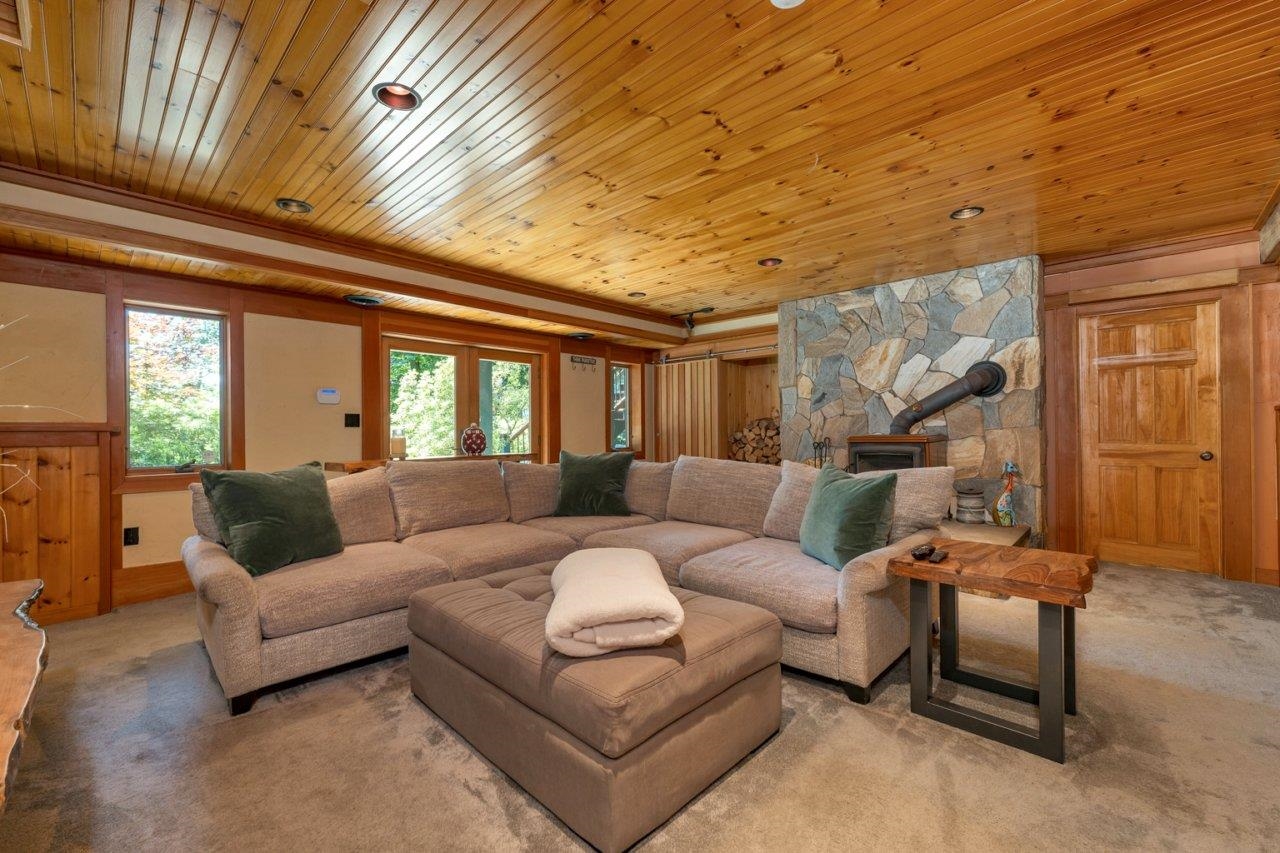 9 Lakewood Drive