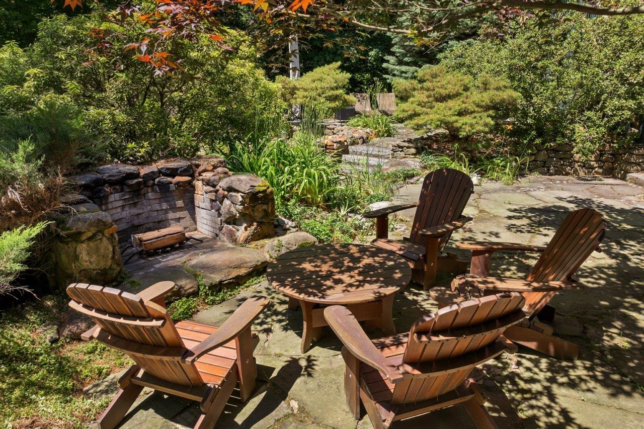 9 Lakewood Drive