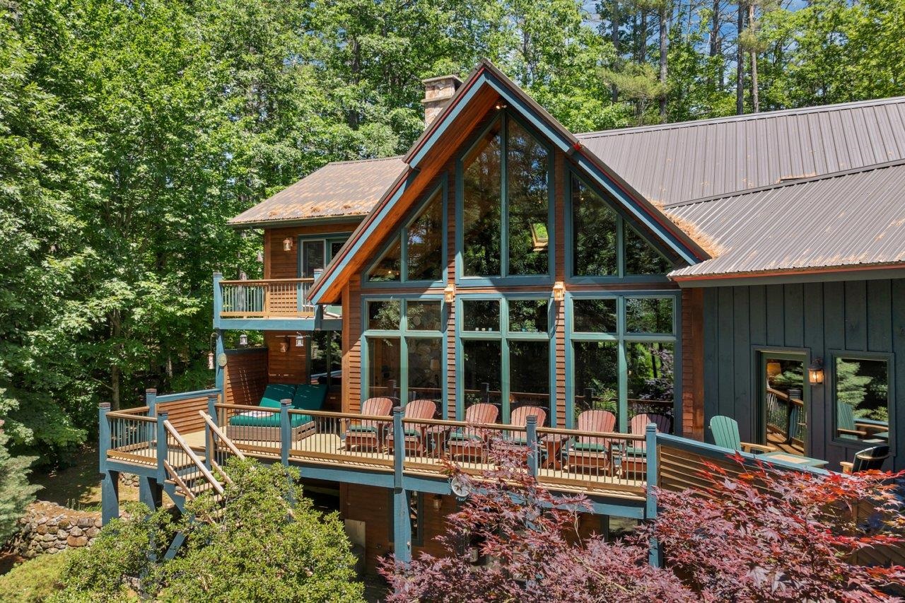 9 Lakewood Drive