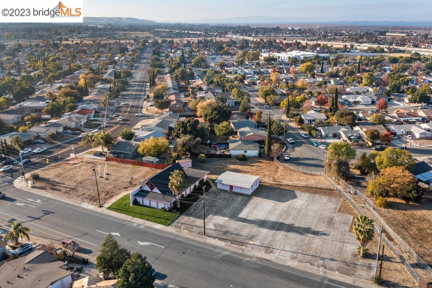 2220 Crestview Dr