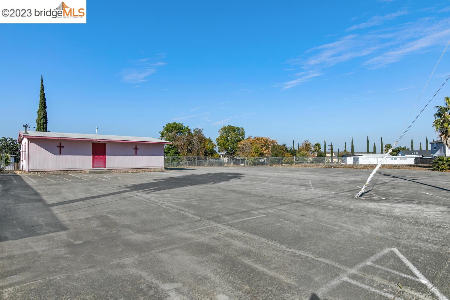2220 Crestview Dr