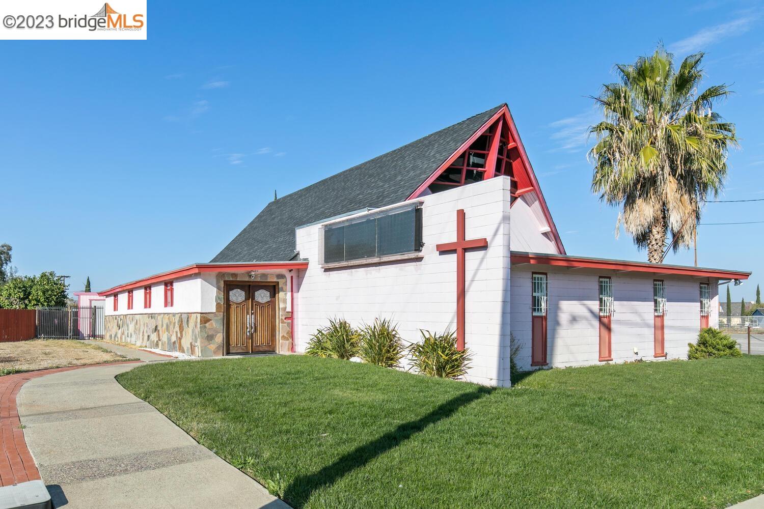 2220 Crestview Dr