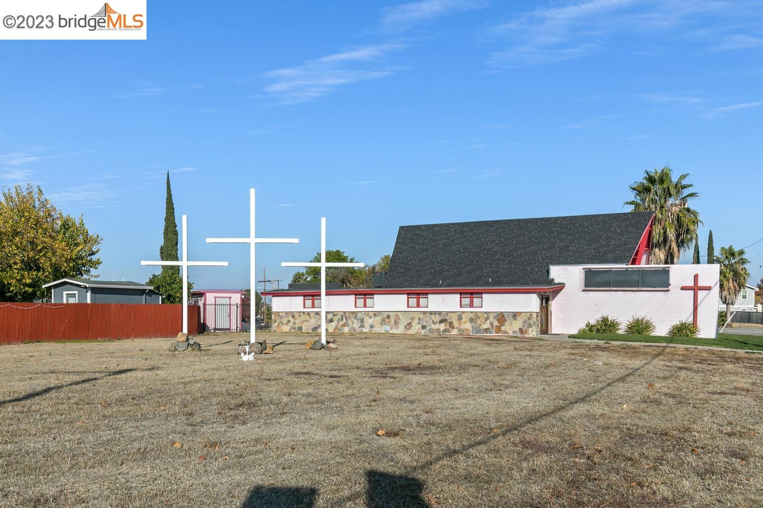2220 Crestview Dr