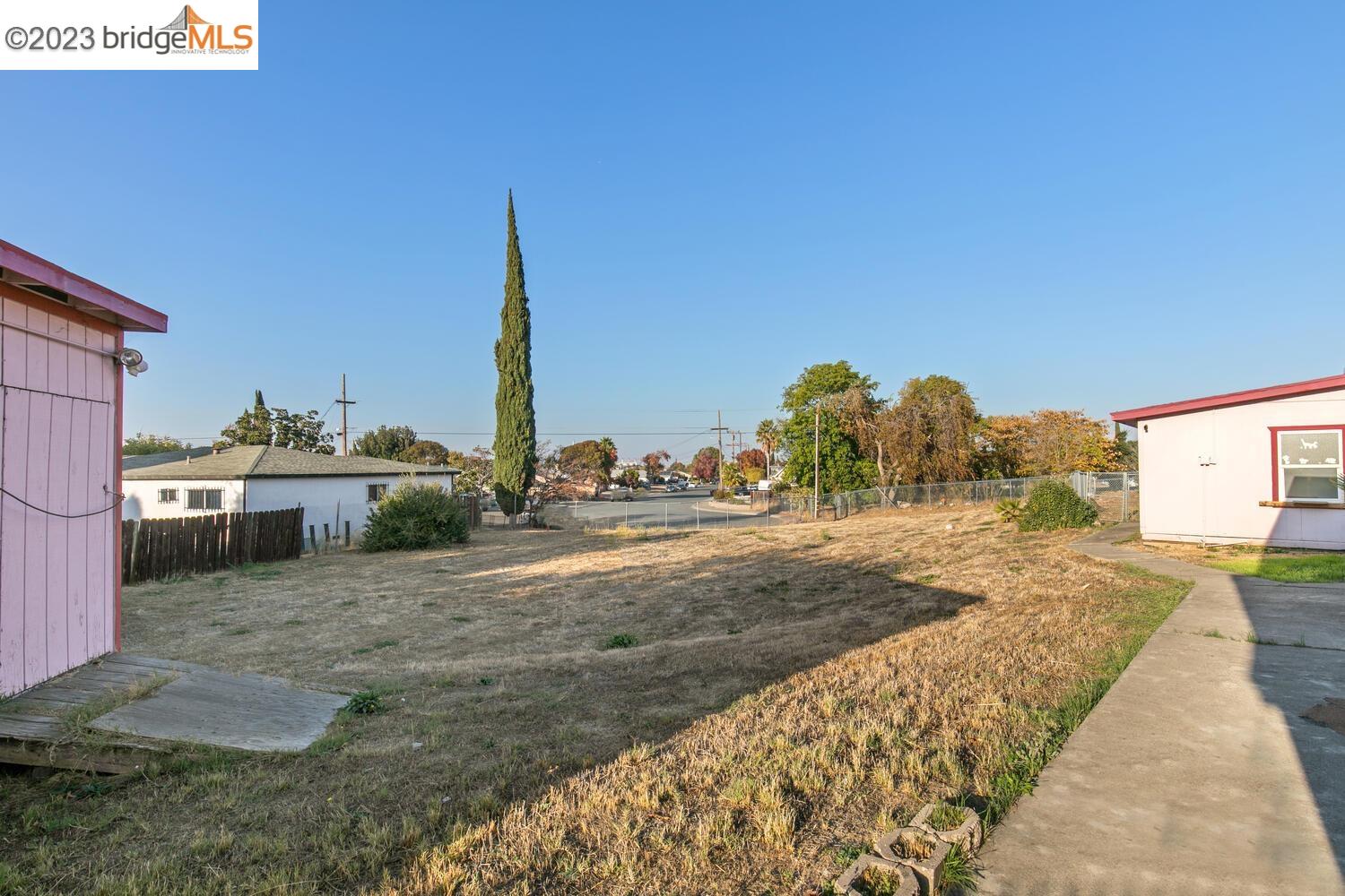 2220 Crestview Dr