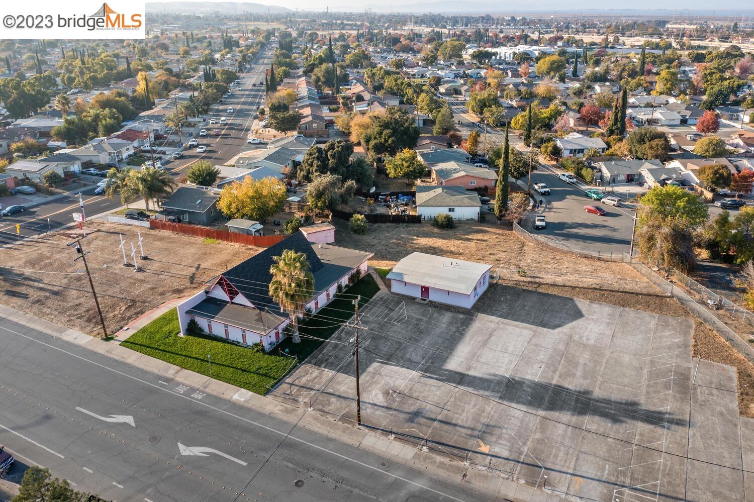 2220 Crestview Dr
