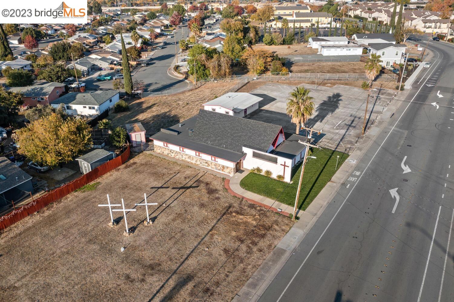 2220 Crestview Dr