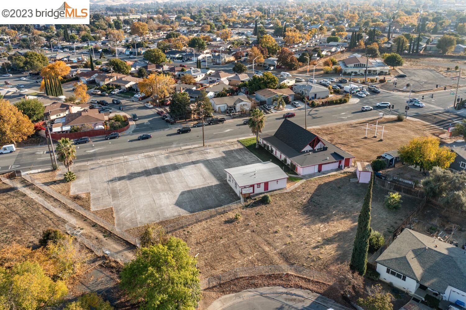 2220 Crestview Dr