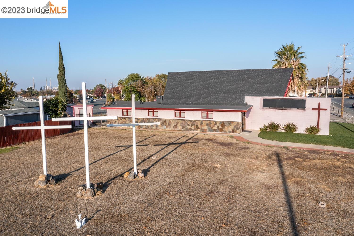 2220 Crestview Dr