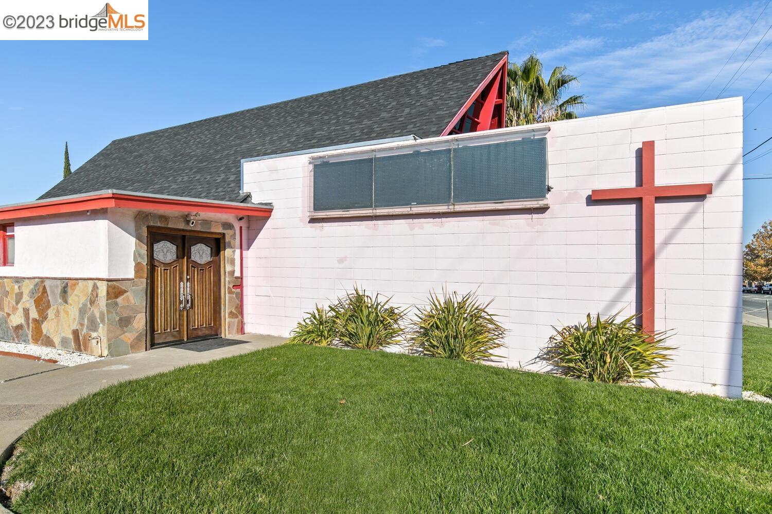 2220 Crestview Dr