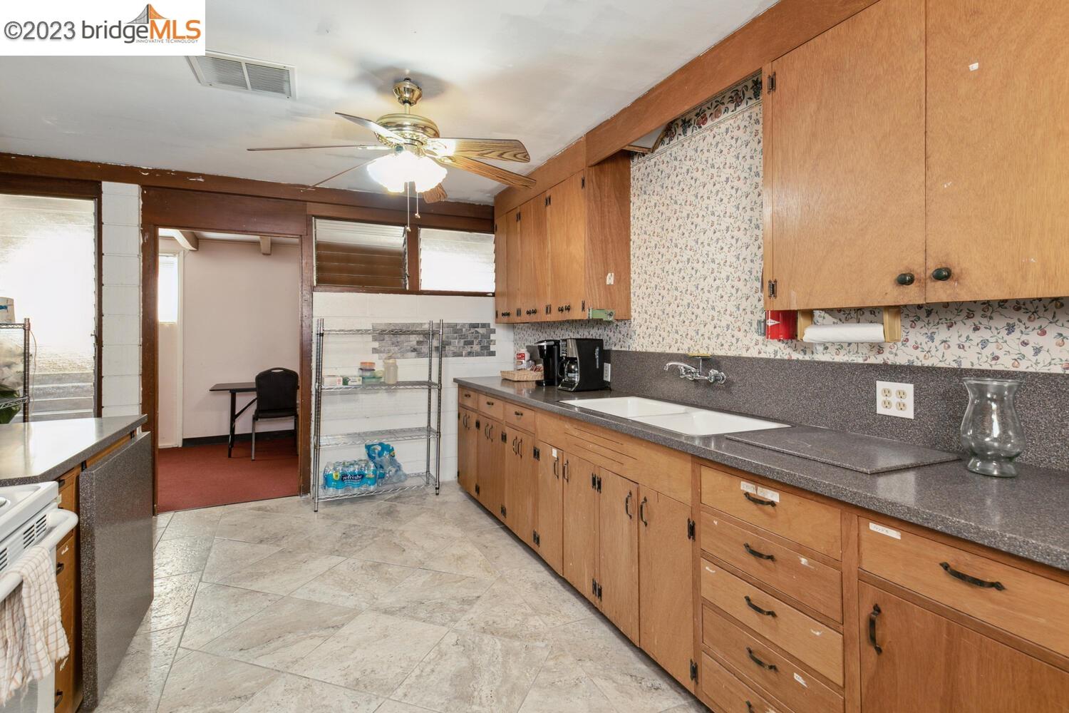 2220 Crestview Dr