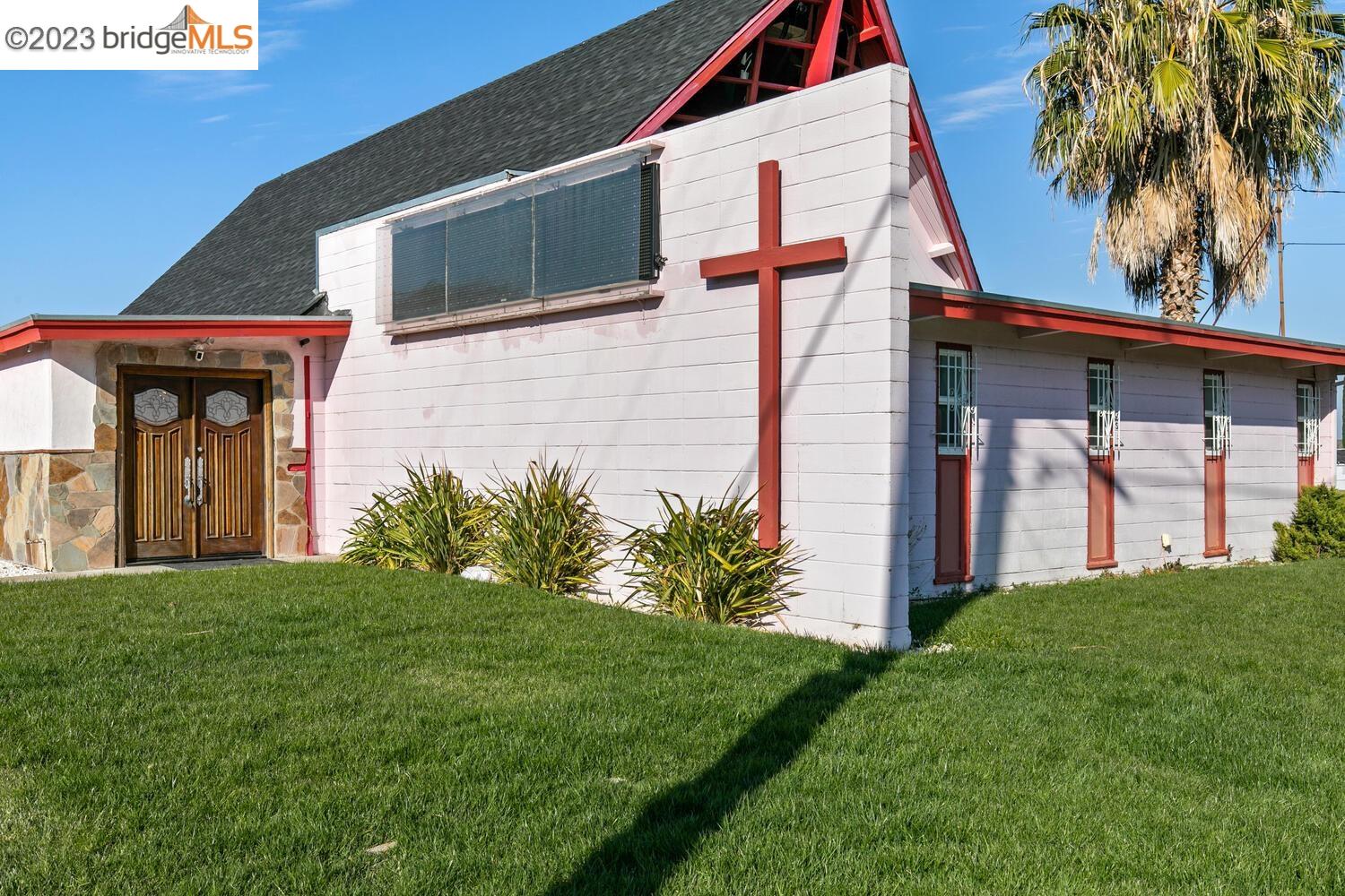 2220 Crestview Dr