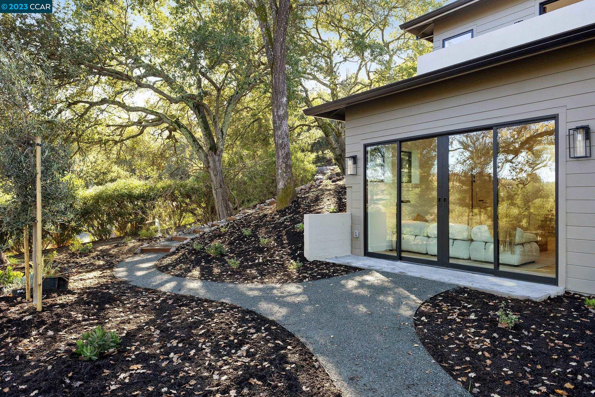1161 Oleander Dr