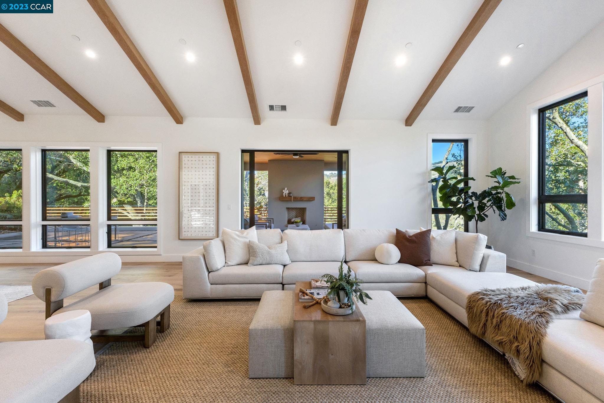 1161 Oleander Dr