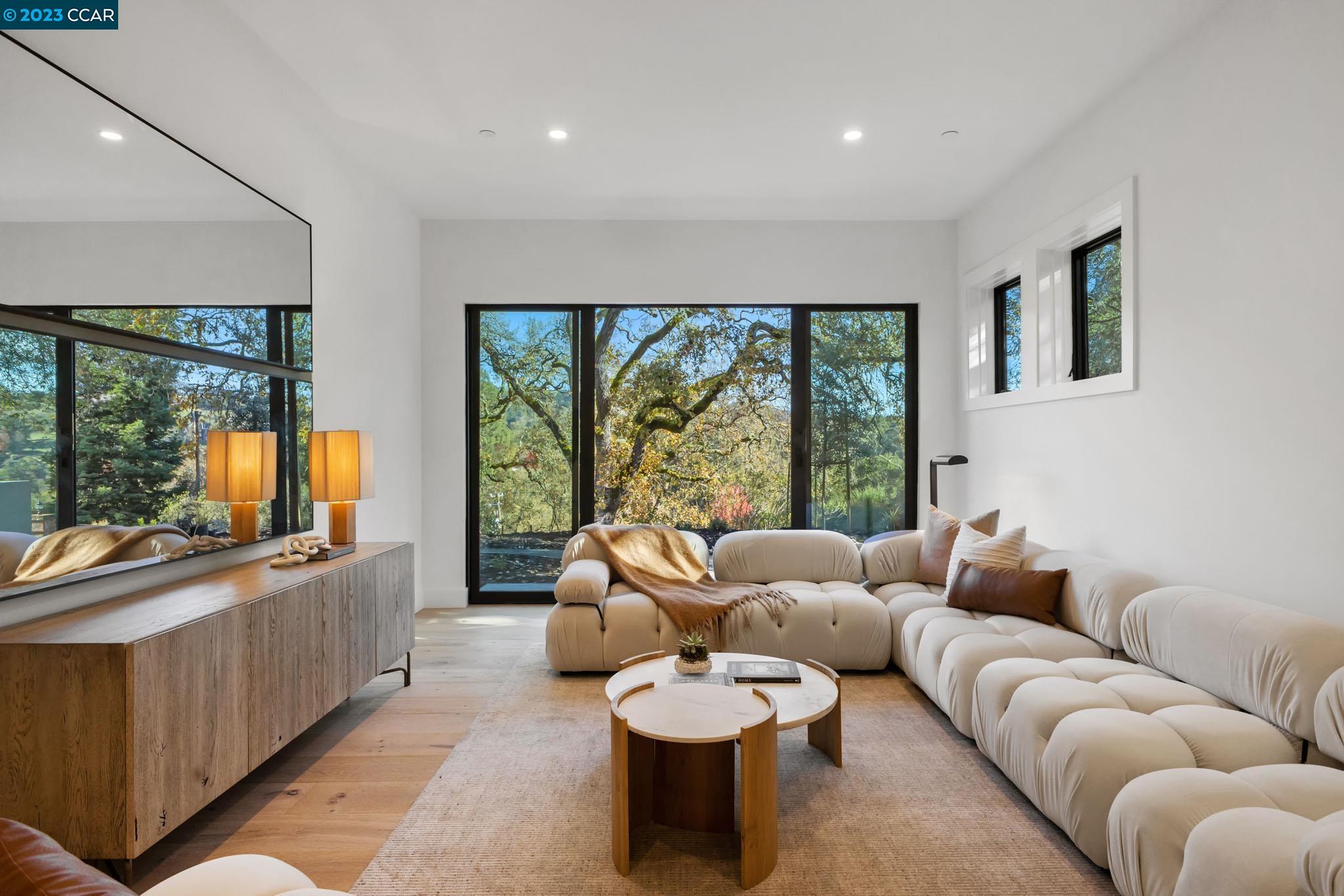 1161 Oleander Dr
